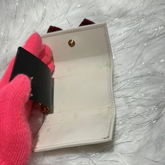 Gucci Floral Ribbon Canvas Leather with Burgundy Bow Key Case - Picture 5 of 6